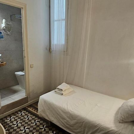 Hostal Eixample Barcelona Exteriör bild