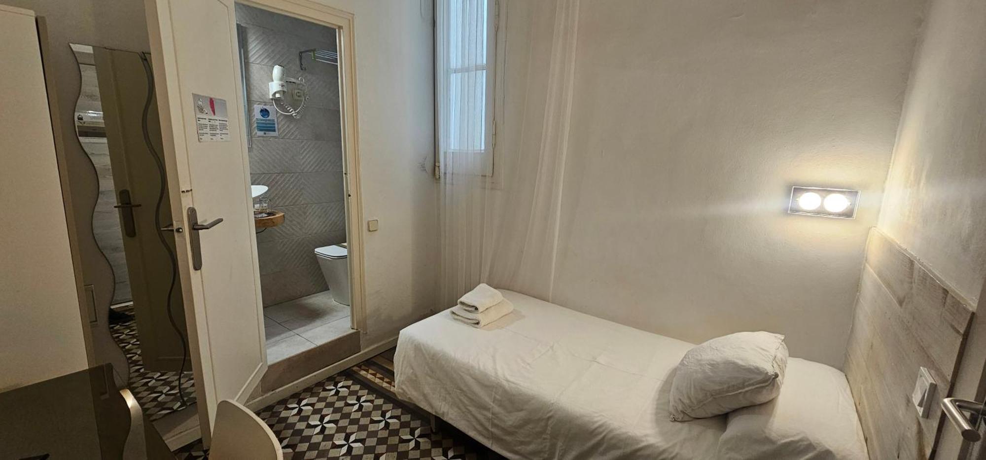 Hostal Eixample Barcelona Exteriör bild